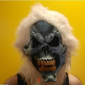 VTG Y2K White fur hair gray skull creature mask with rotten large teeth.